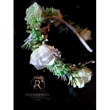 Radi handmade Диадема с бели и светло зелени рози и зелени акценти (884)