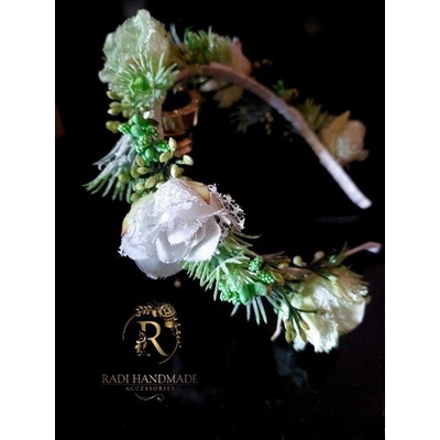 Radi handmade Диадема с бели и светло зелени рози и зелени акценти (884)