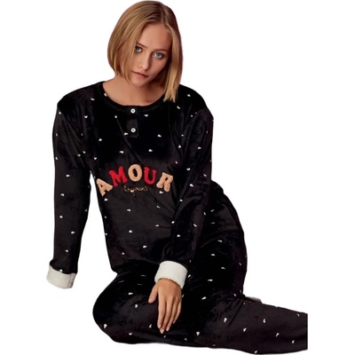 Дамска плюшена пижама в черно с надпис и сърчица