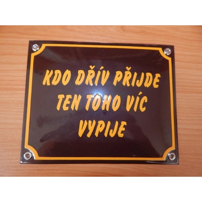 Smaltovaná cedule Kdo dřív přijde, ten toho víc vypije.