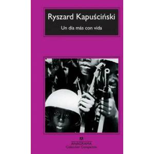 Un dia mas con vida | Ryszard Kapuscinski, Agata Orzeszek Sujak (2010)