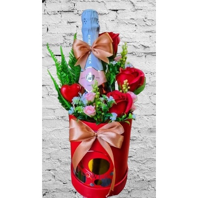 КУТИЯ С ВЕЧНИ РОЗИ И ШАМПАНСКО