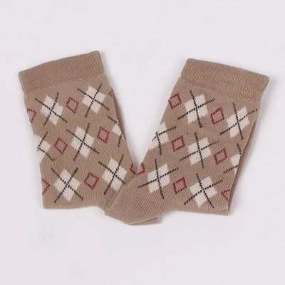 Детски светлокафяви чорапи с геометрични фигури