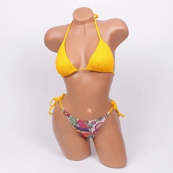 Image 1 of Бански с мека триъгълна чашка и цветна бикина