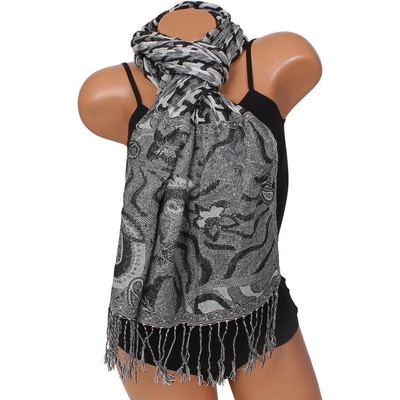 Дамски шал с цветя в черно и бяло