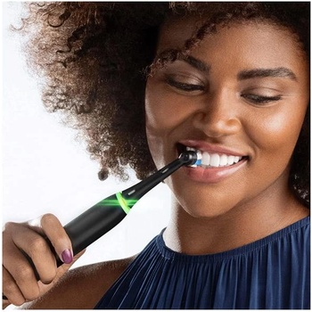 Image 1 of Oral-B iO series 3 + travel case black