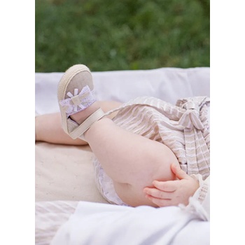 Mayoral Декоративни сандали в бежово с панделка за бебе момиче Mayoral