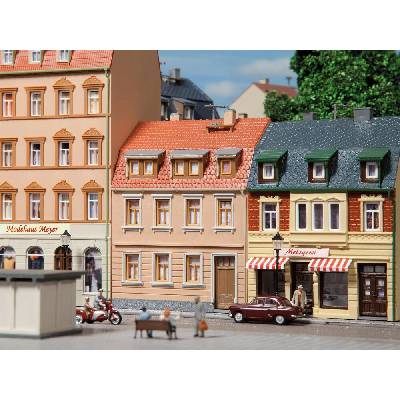Auhagen H0 TT městský řadový obytný dům č.2 12251