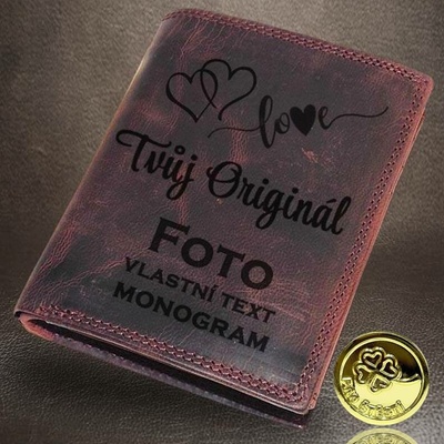 Nedá jí z ruky. Takový originál jen tak nenajdete. Pánská bordó kožená peněženka GURU Leather s monogramem textem a fotkou foto vč. monogram u textu