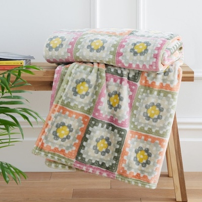 Catherine Lansfield Mikroplyšová deka Crochet Print Cosy 30x170