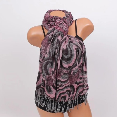 Дамски зимен шал в черно и розово с ресни и рози