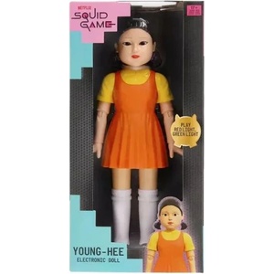 IMC Toys Игра на калмари: Интерактивна кукла Йънг-Хи - 30 см, на английски (925939)