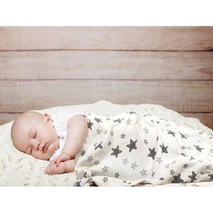 Sevibaby Одеяло От Органичен Муселин 120х100 См Цвят сиви звезди (301 - 73)