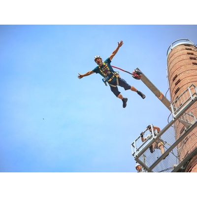 Adrenalinový seskok z komína