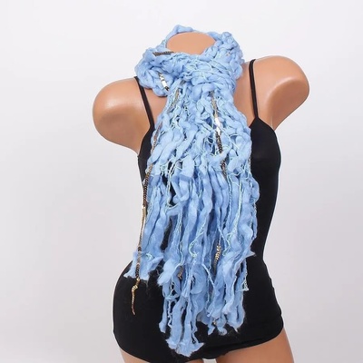 Плетен шал в синьо с ефектна декорация