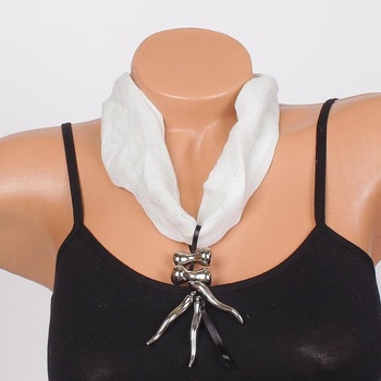 Image 1 of Бяло фишу-колие със сребристи висулки