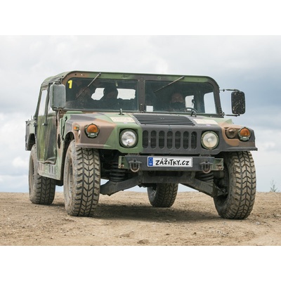 Projížďka v terénním vojenském HUMVEE