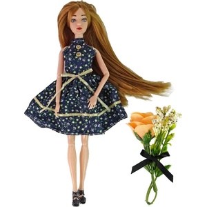 LEAN Toys Кукла Lean Toys - Emily, с къса флорална рокля и дълга коса, 30 cm (13925)