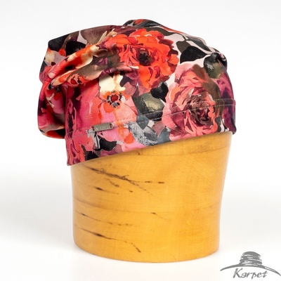 Dámská prodloužená čepice růžové květy s listy