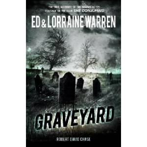 Graveyard: True Haunting from an Old New England Cemetery | Ed Warren, Lorraine Warren, Robert David Chase (ISBN: 9781631680113)