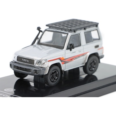 PARAGON Toyota Land Cruiser LC 71 2014 šedá Models 1:64