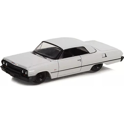 GreenLight Chevrolet Impala Lowrider 1963 bílá 1:64