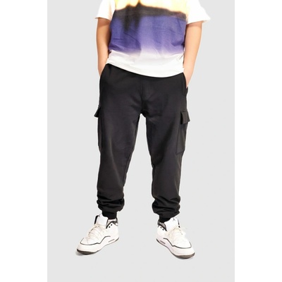 Reporter Young chlapecké černé tepláky s kapsami na nohavicích černá