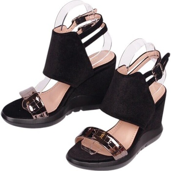 Дамски сандали от черен велур с платформа