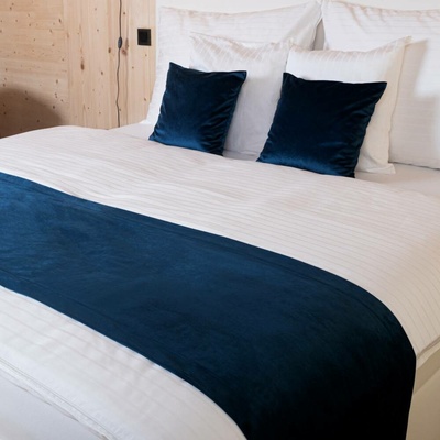 Biante přehoz na postel Sametový Velvet Premium SVP-029 Námořnická modrá 60 x 260 cm