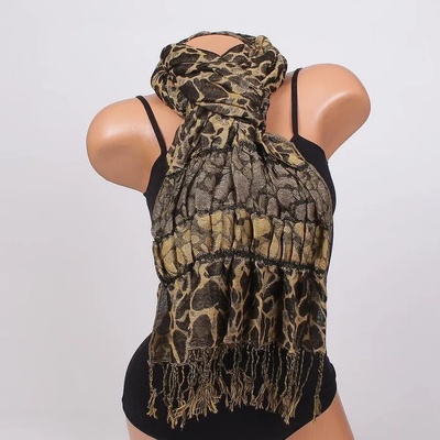 Дамски шал с набран ефект и ресни в черно и бежово