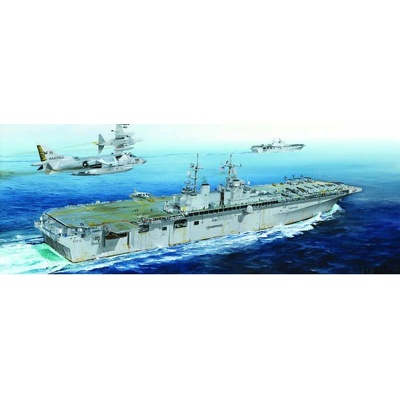 Hobby BossUSS Boxer LHD 4 1:700