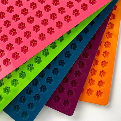 Collory silikonová pečicí forma na pamlsky tlapky 1,5 cm Petrolejová