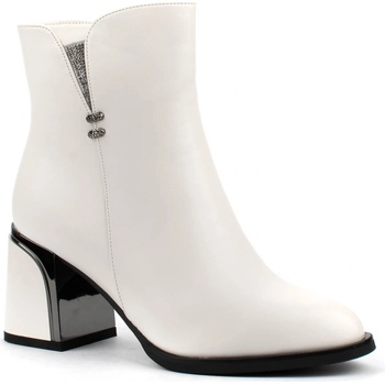 Дамски боти в бяло на ток eliza