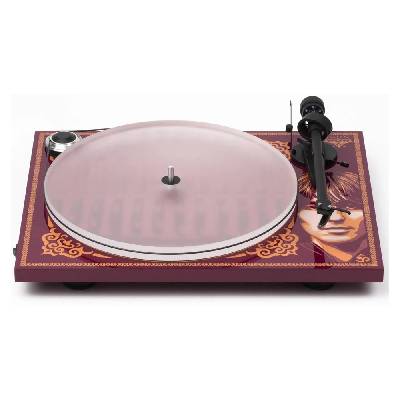 Грамофон Pro-Ject Audio Systems Essential III George Harrison, Ortofon OM 10 доза, 33/45 об/мин, червен