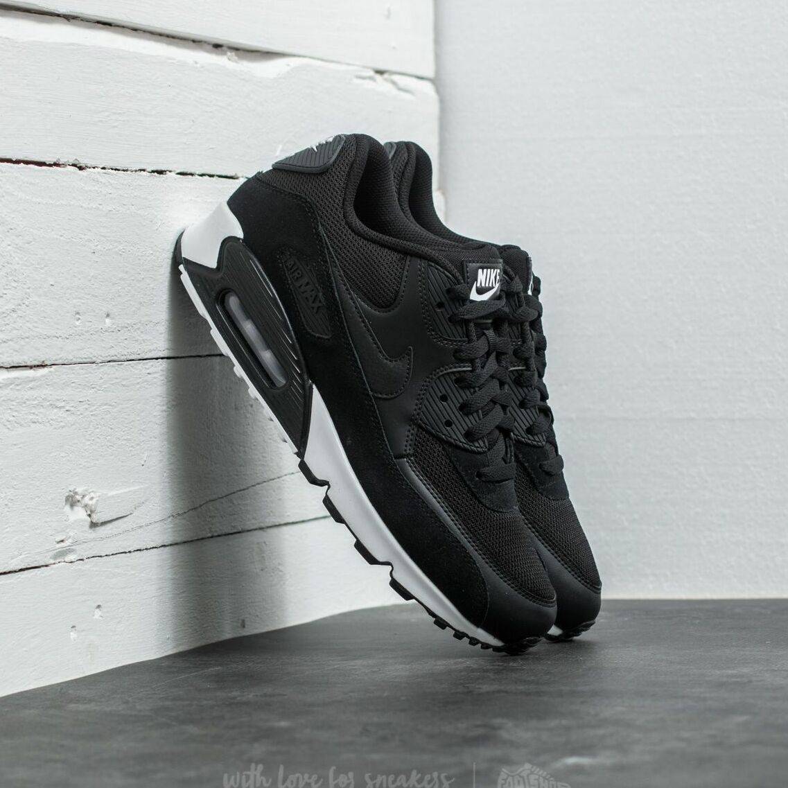 air max 90 essential black and white