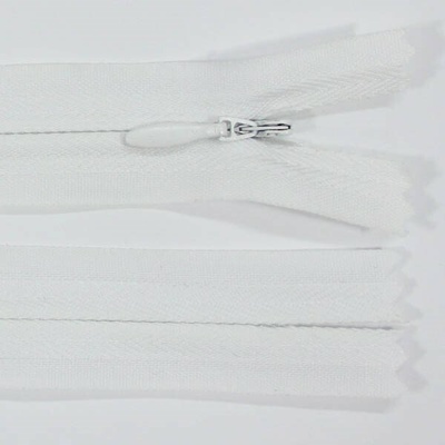 Zip skrytý 3mm délka 40cm, barva 101