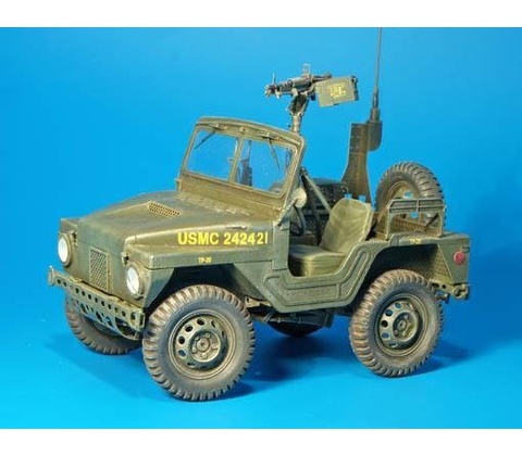Plus Model M422 Command car 1:35