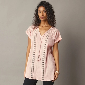 Jednofarebná krepónová tunika s čipkou a macramé ružová