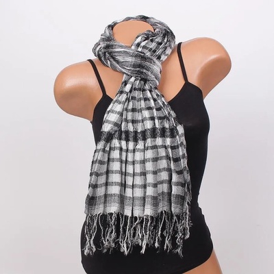 Стилен шал на райе в бяло и черно с ресни