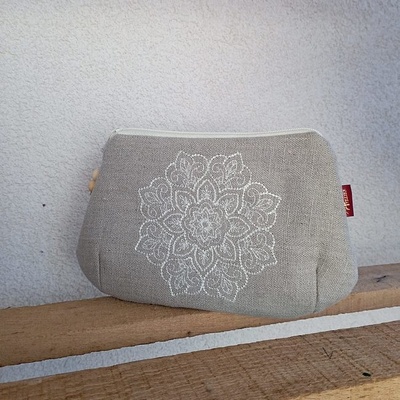 Joan Atelier Emma taštička vyšívaná mandala