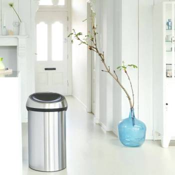 Brabantia 60 л. кош за боклук в цвят матиран инокс без отпечатъци Brabantia от серия Touch Bin (647255)