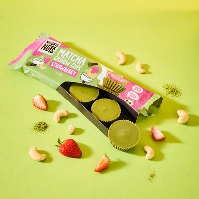 Naughty Nuts Bio matcha košíčky s kešu-jahodovou náplní 3 × 13 g