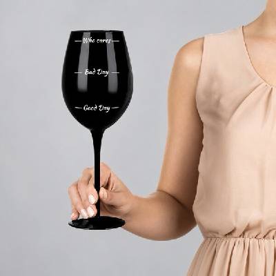 diVinto Slavnostní obří sklenice na víno Who cares Black 750 ml