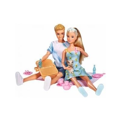 Simba Toys Steffi and Kevin doll at picnic