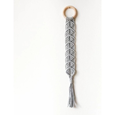 Světle šedé macramé na kroužku Noemi, 7 x 49 cm