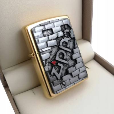 Benzínový zapaľovač Zippo s motívom leva