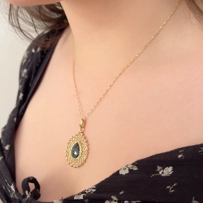 Lillian Vassago zlatý přívěsek se smaragdem LLV22 GP300ST