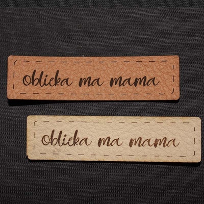 Štítok - Oblieka ma mama Materiál/farba: Tehlová koženka