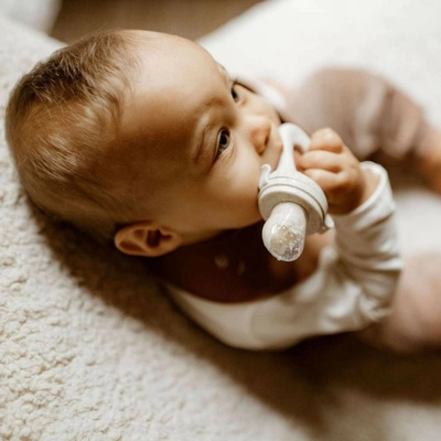 Zakuw Silikonové kousátko na ovoce - Sand