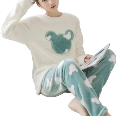 Дамска пижама Мики Маус в бяло и зелено